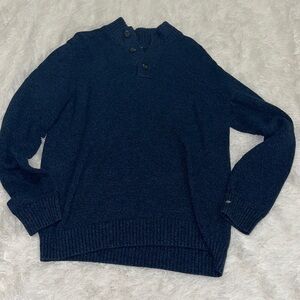 Men’s three button American Eagle sweater L